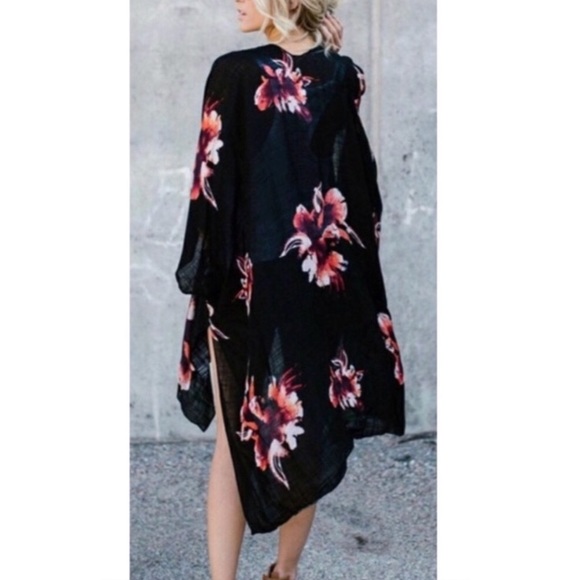 One left! 🌺black floral kimono🌺 - Picture 5 of 8